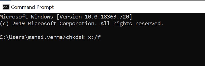 قم بتشغيل الأمر chkdsk X: / f في أداة موجه الأوامر