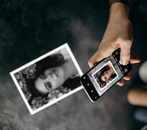 scan old photos using smartphone camera